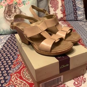 Clarks cork wedge ran sandal